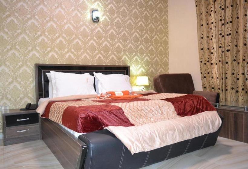 هتل Depeace And Suites