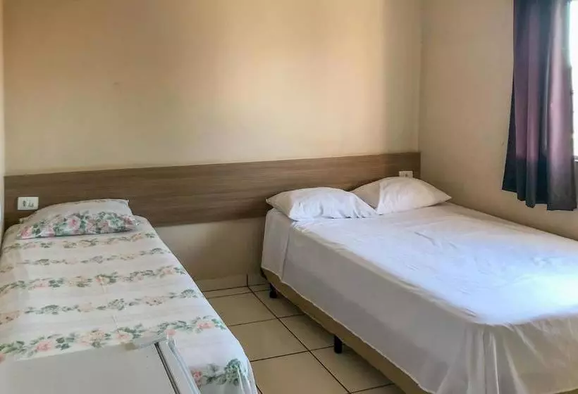 ホテル Oyo  Gralha Azul