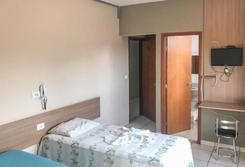 ホテル Oyo  Gralha Azul