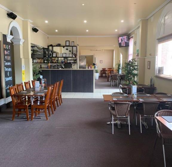 Отель Riverside