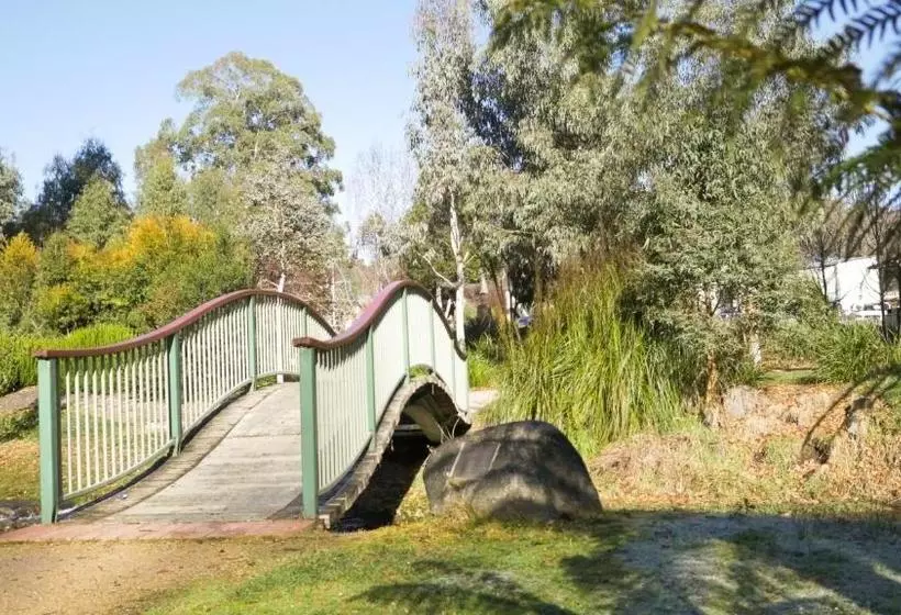 Motelli Crossways Country Inn