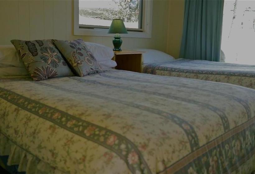 모텔 Crossways Country Inn