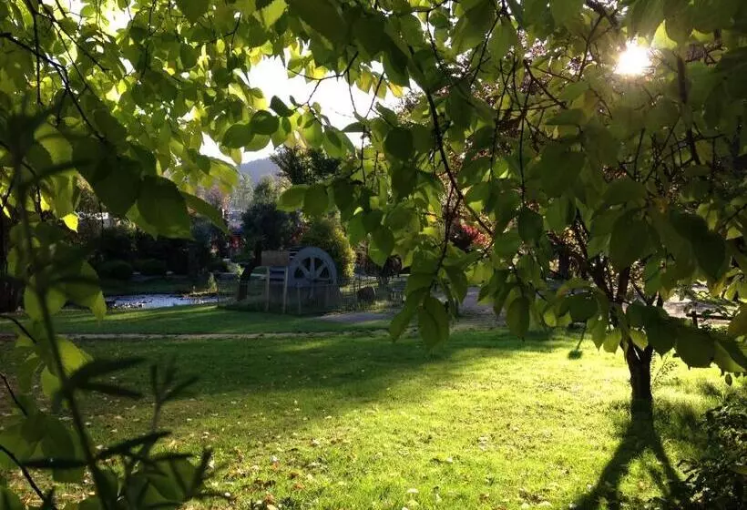 Motelli Crossways Country Inn