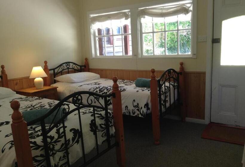 Мотель Crossways Country Inn