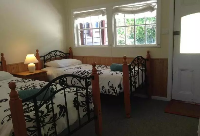 Motelli Crossways Country Inn