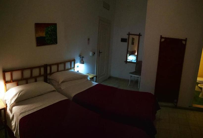 پانسیون Visitponza   Le Stanze Sulla Spiaggia