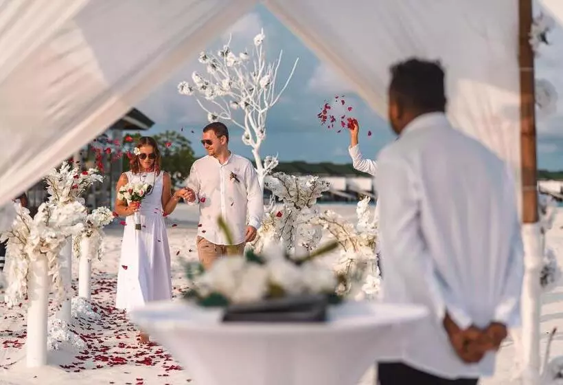 Lomakeskus Siyam World Maldives   24 Hour Premium All Inclusive With Free Transfer