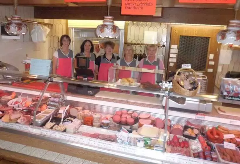 Retkeilymaja Gasthof Metzgerei Pension Schierlitz