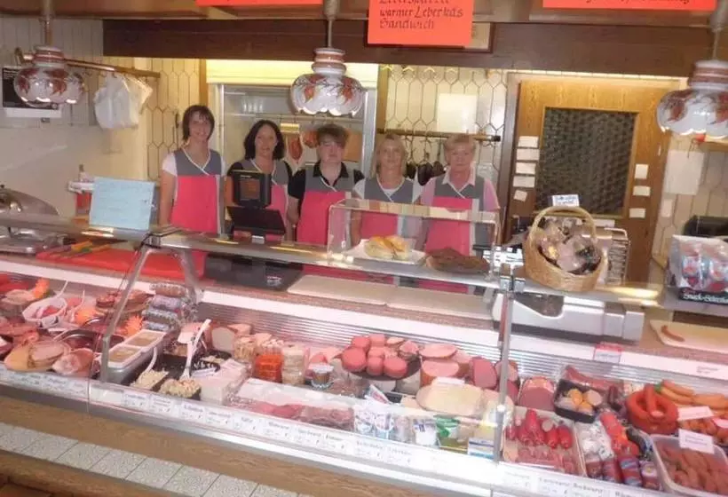 Retkeilymaja Gasthof Metzgerei Pension Schierlitz