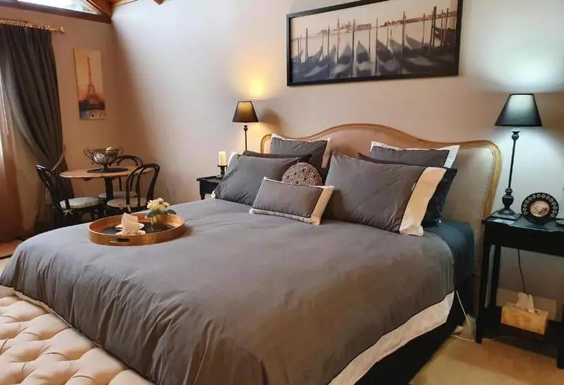 La Maison Riviere   The River House Bed & Breakfast