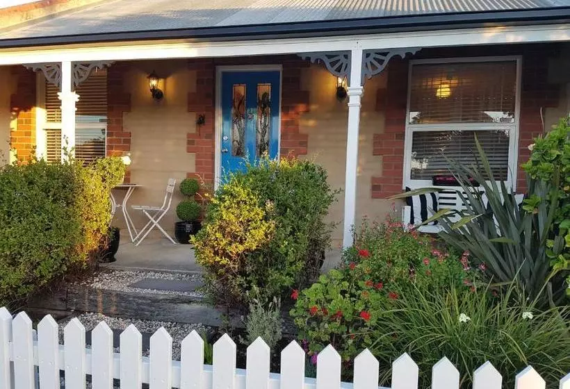 La Maison Riviere   The River House Bed & Breakfast