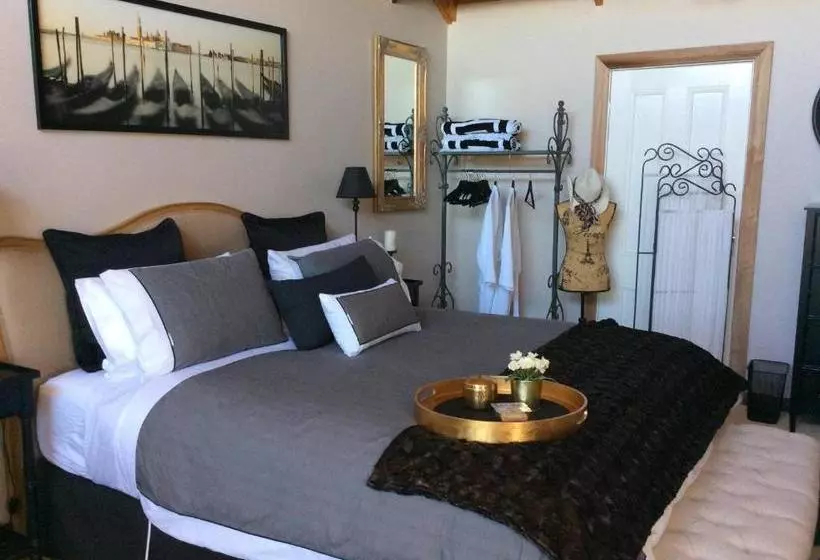 La Maison Riviere   The River House Bed & Breakfast