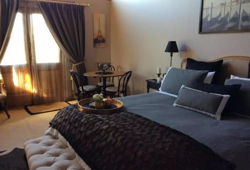 La Maison Riviere   The River House Bed & Breakfast
