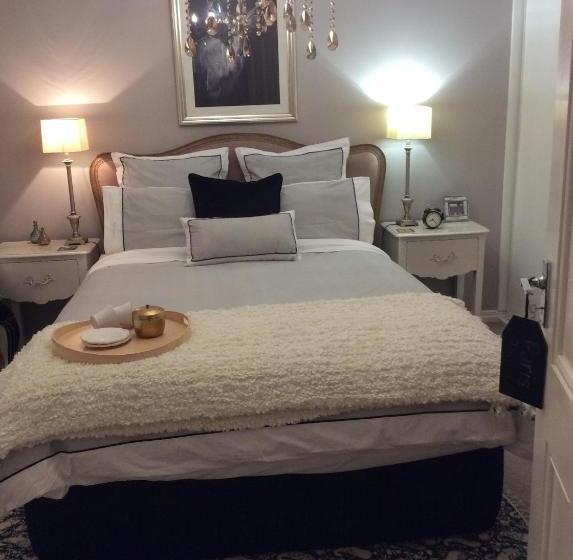 La Maison Riviere The River House Bed & Breakfast