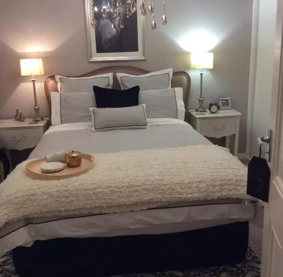 La Maison Riviere   The River House Bed & Breakfast