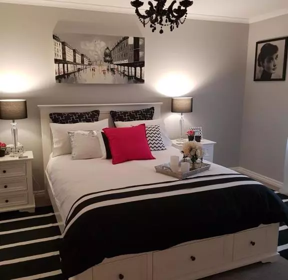 La Maison Riviere   The River House Bed & Breakfast