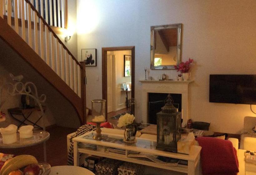 La Maison Riviere The River House Bed & Breakfast