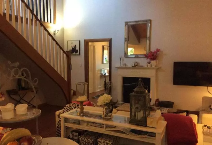 La Maison Riviere   The River House Bed & Breakfast