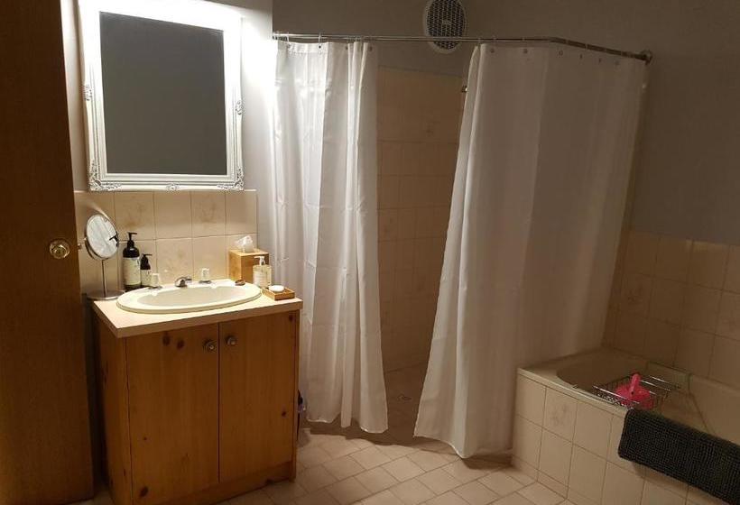 La Maison Riviere The River House Bed & Breakfast