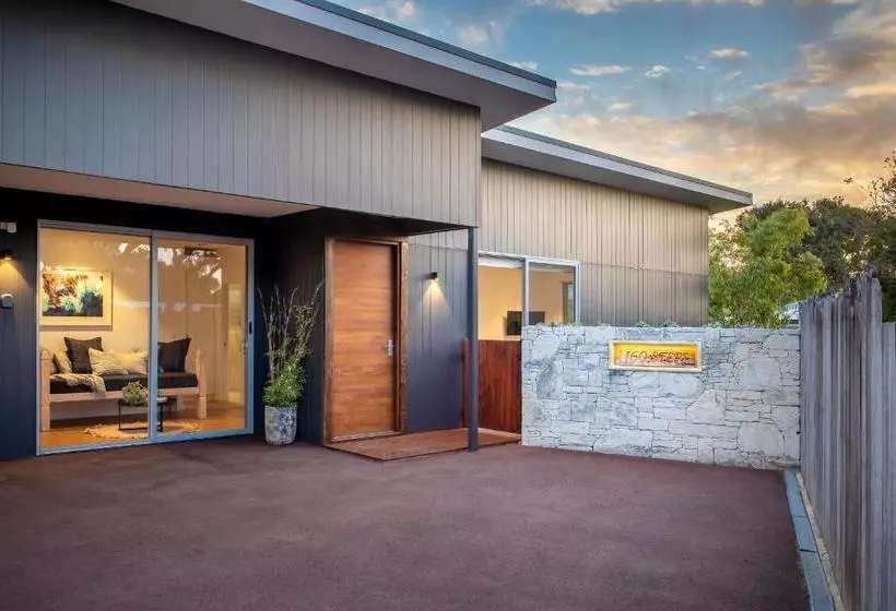 Majatalo 160 Steps... From Yallingup Beach