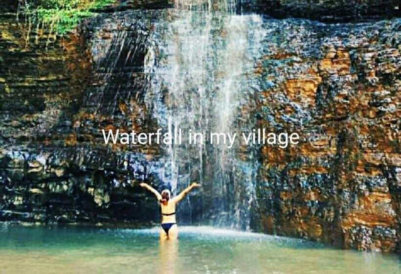 پانسیون Iveri House