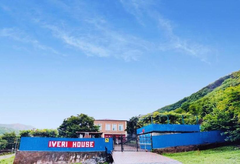 پانسیون Iveri House