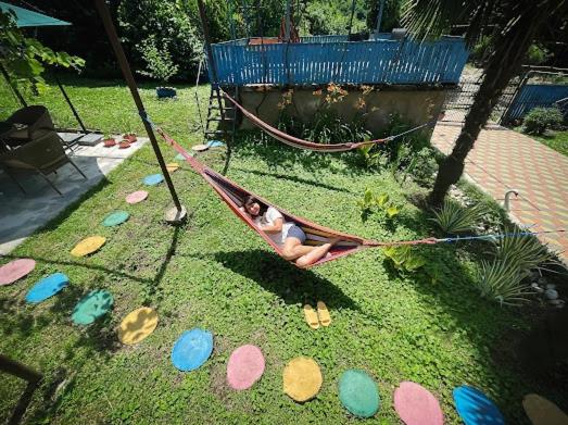 پانسیون Iveri House