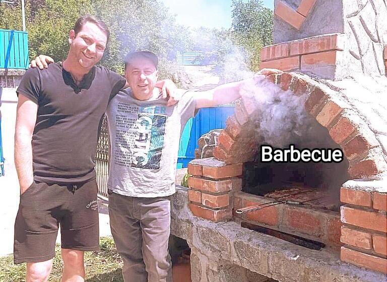 پانسیون Iveri House