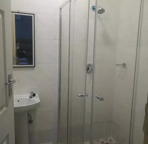 پانسیون Thobela Guest House