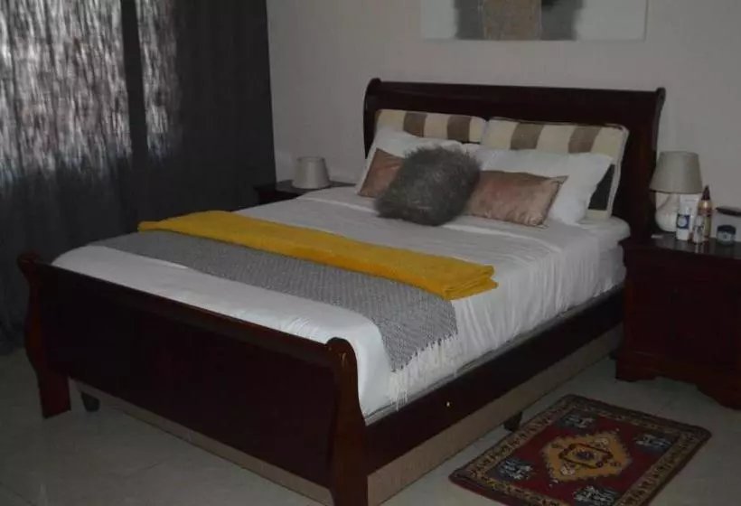 پانسیون Thobela Guest House