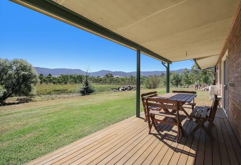 Общежитие Colonial Inn Guest Rooms