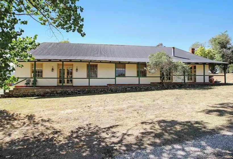 Retkeilymaja Colonial Inn Guest Rooms