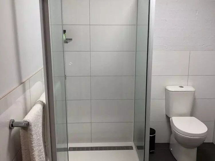 Retkeilymaja Colonial Inn Guest Rooms