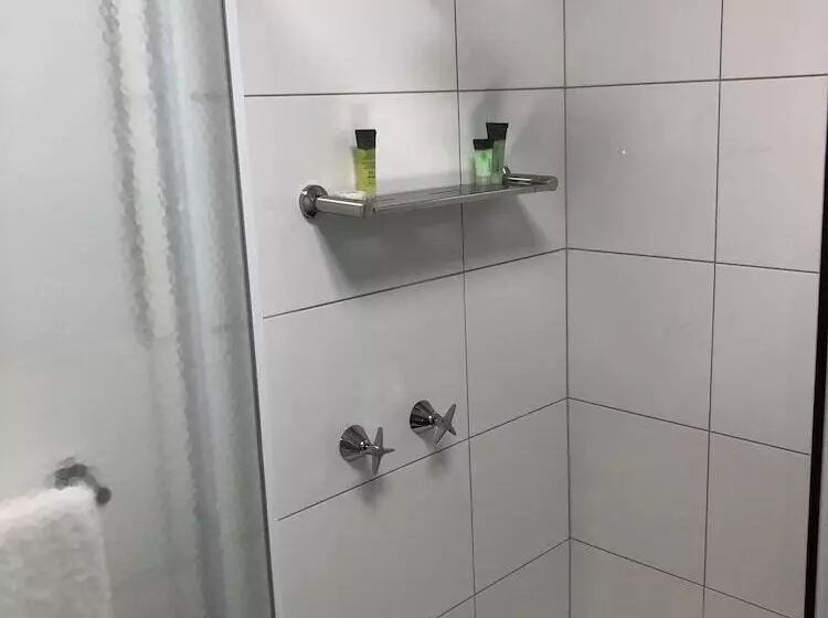 Retkeilymaja Colonial Inn Guest Rooms