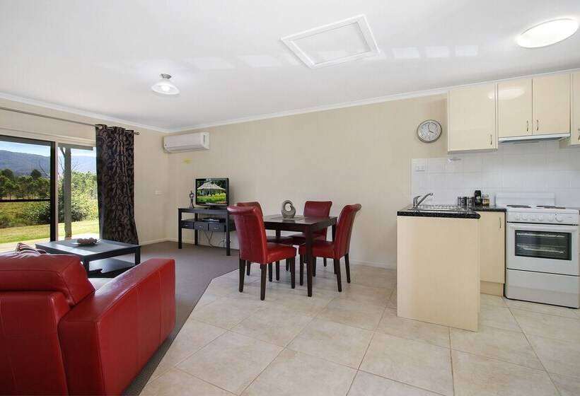 Общежитие Colonial Inn Guest Rooms