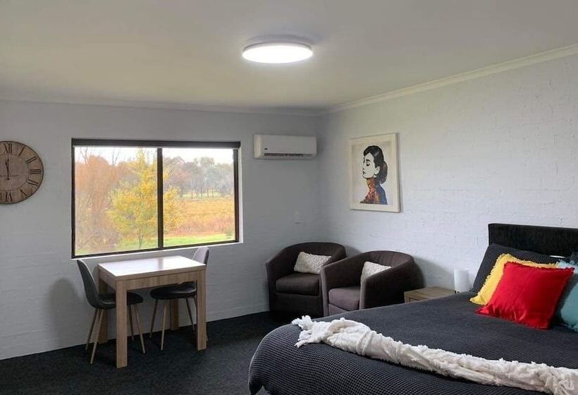 Общежитие Colonial Inn Guest Rooms