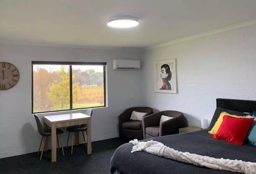 Retkeilymaja Colonial Inn Guest Rooms