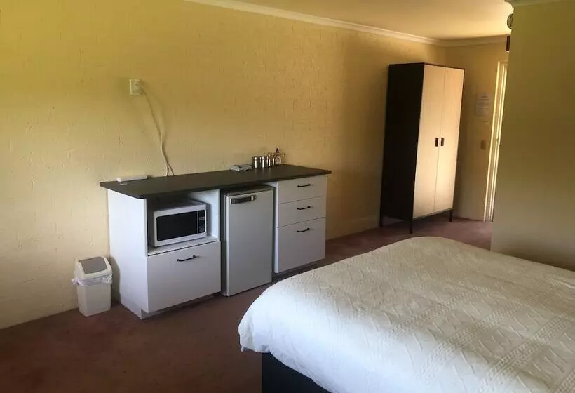 Retkeilymaja Colonial Inn Guest Rooms