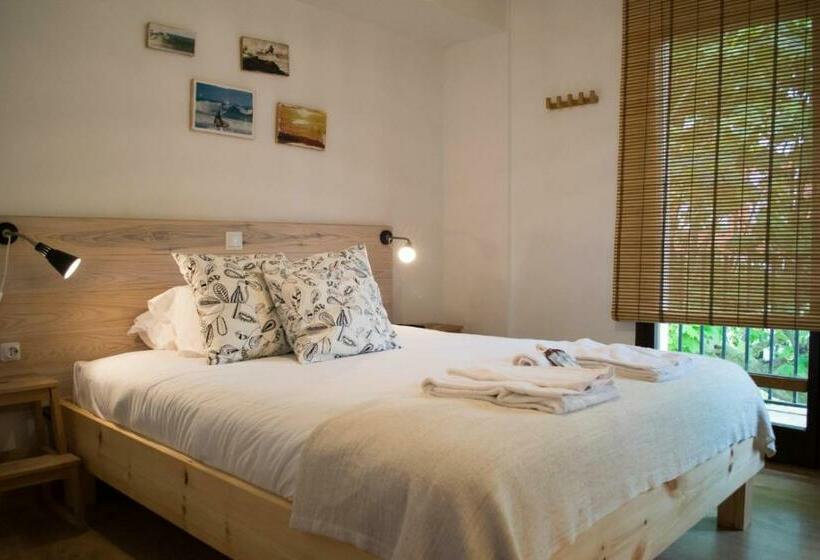 هاستل Latas Surf Lodge