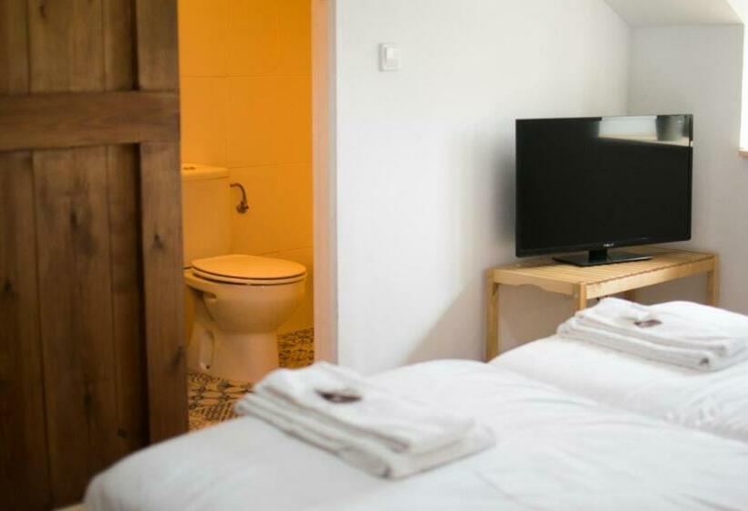 هاستل Latas Surf Lodge