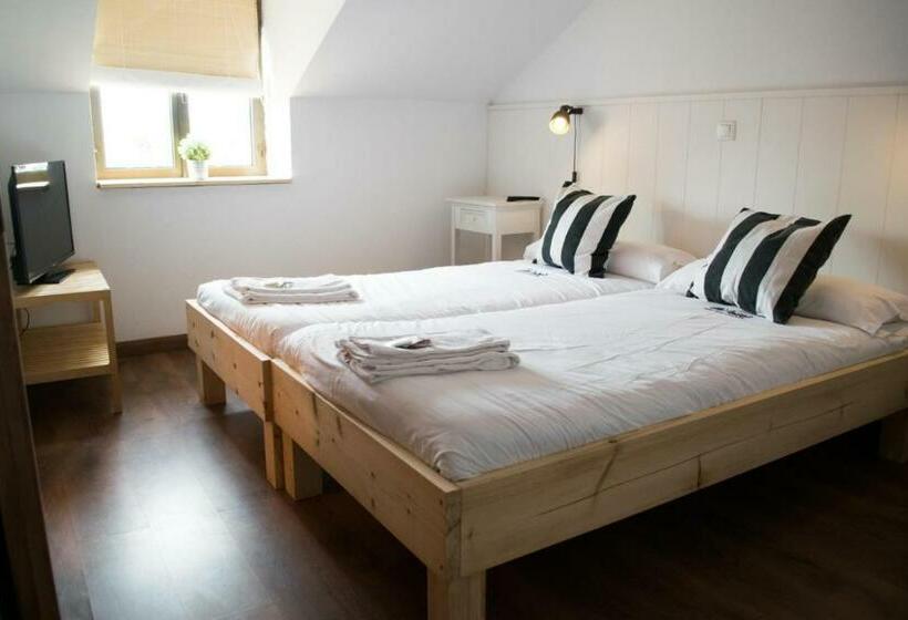 هاستل Latas Surf Lodge