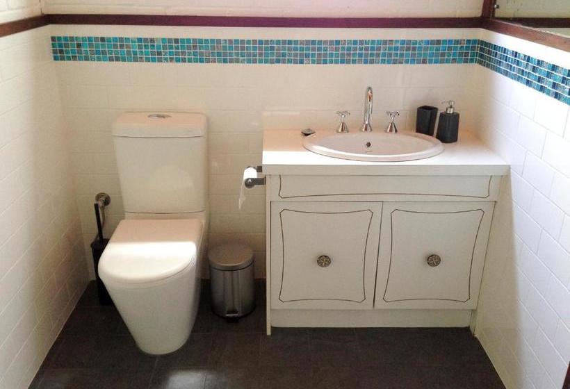 Bed and Breakfast Base Guest House