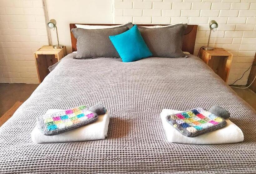 Bed and Breakfast Base Guest House