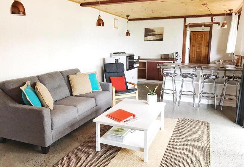 Bed and Breakfast Base Guest House