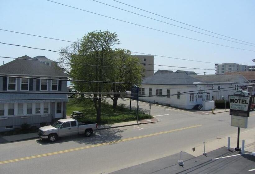Green Dolphin Motel