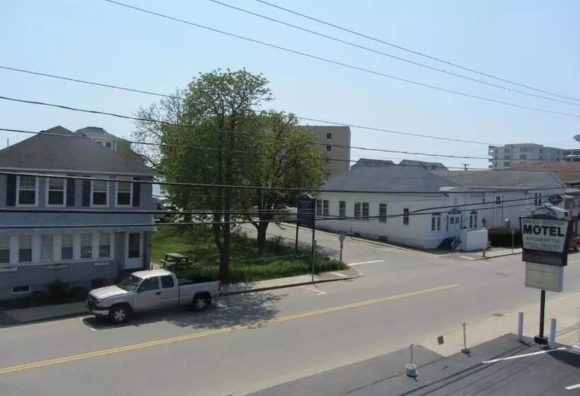 Green Dolphin Motel
