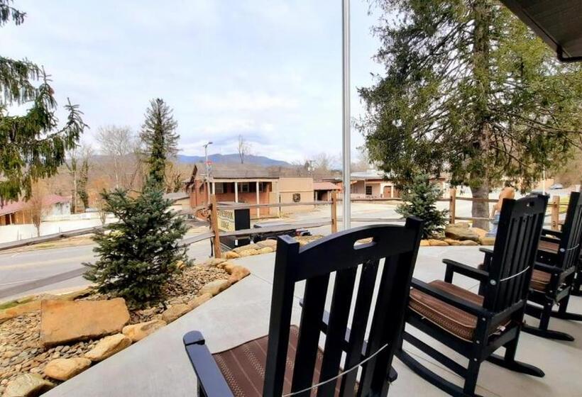 בית מלון כפרי Stonebrook Lodge Bryson City