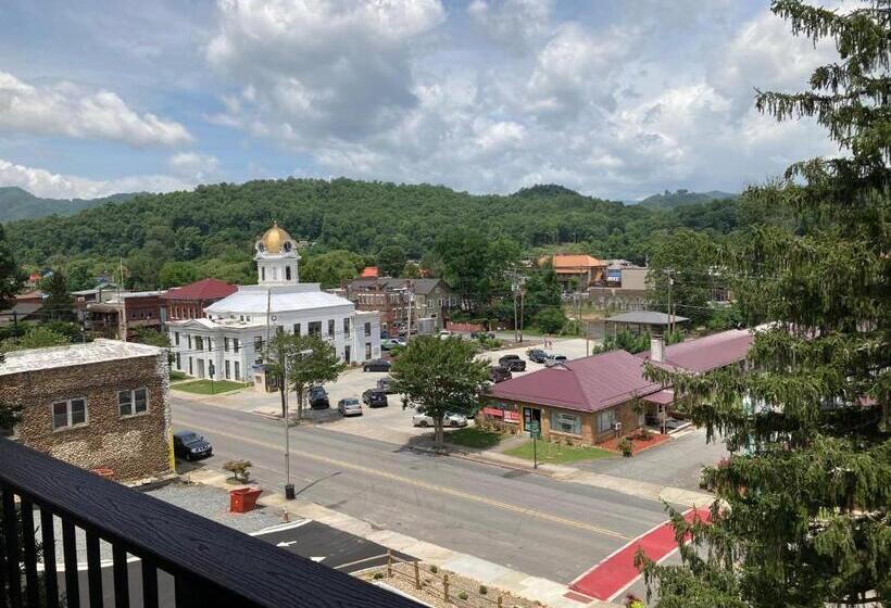 בית מלון כפרי Stonebrook Lodge Bryson City