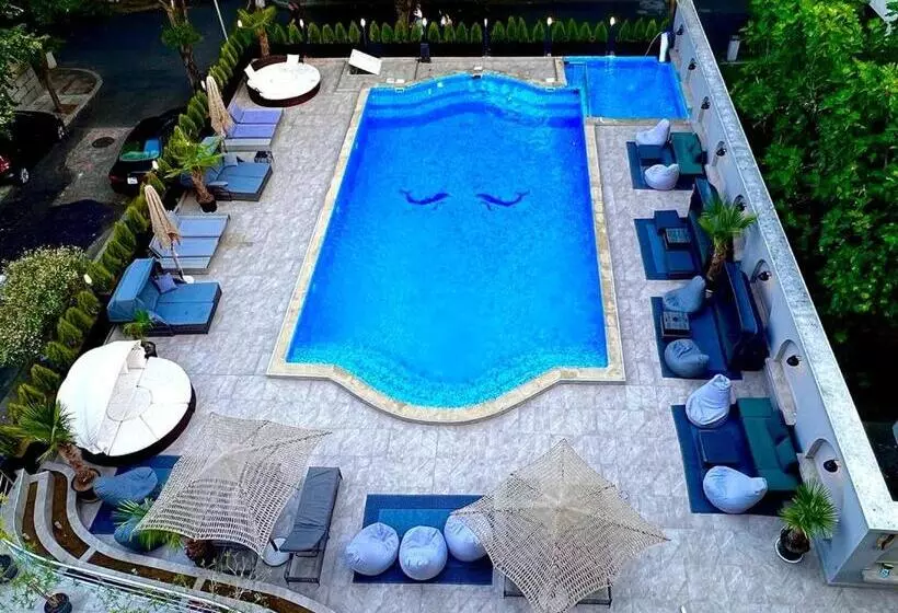 هتل The Lodge