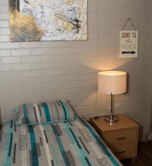 汽车旅馆  Westside Studio Apartments